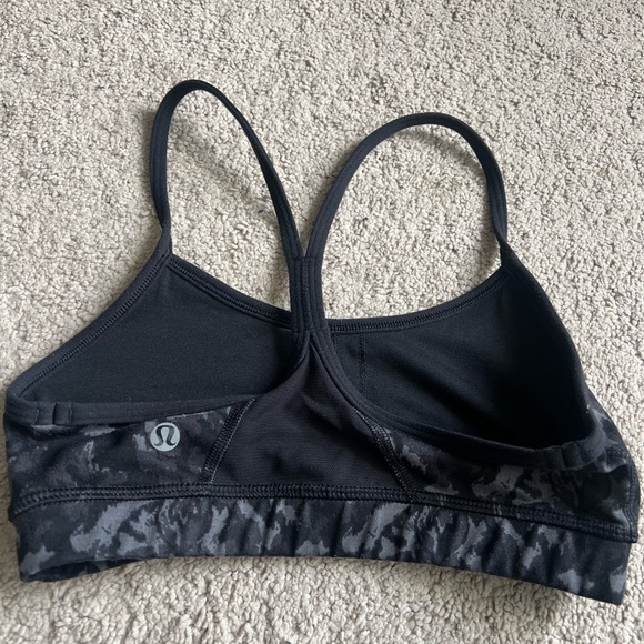 Lululemon flow Y bra nulu light support size 4 - Picture 2 of 2